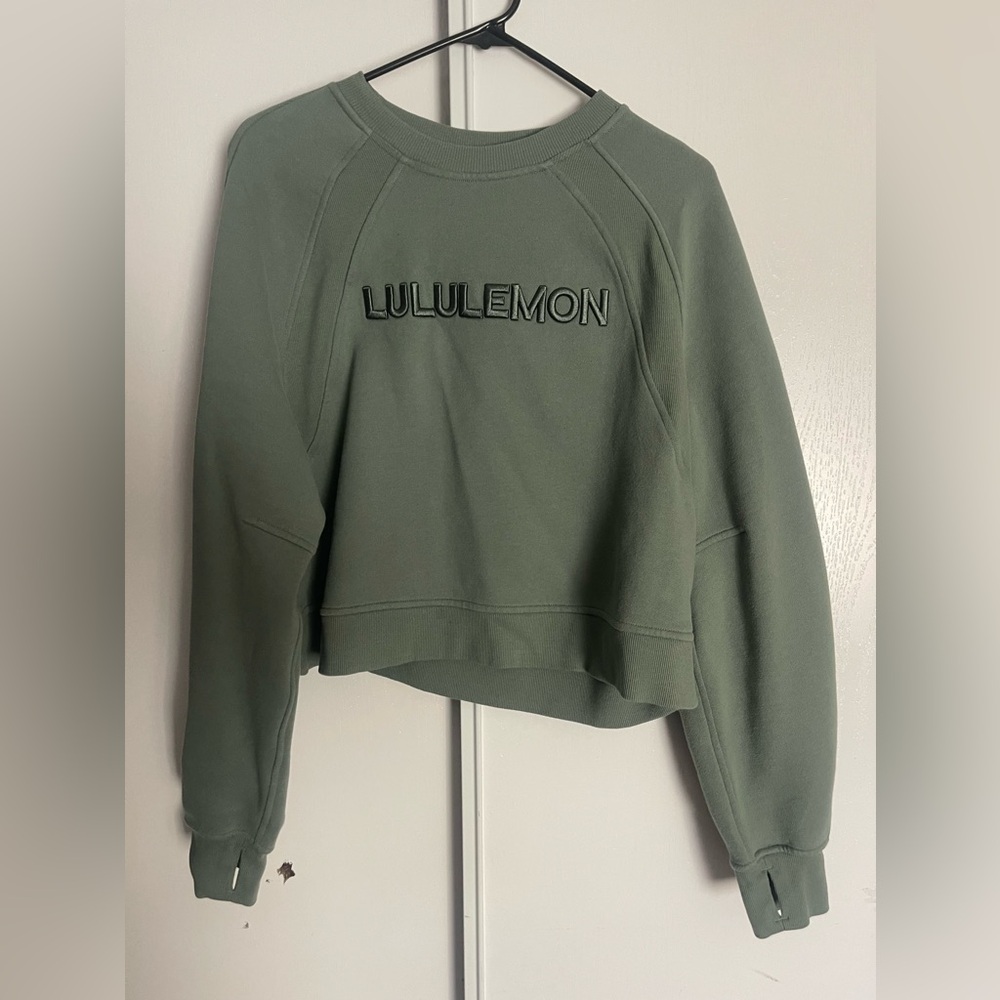 LULULEMON SCUBA CREWNECK LOGO GRAPHIC in Eucalyptus green